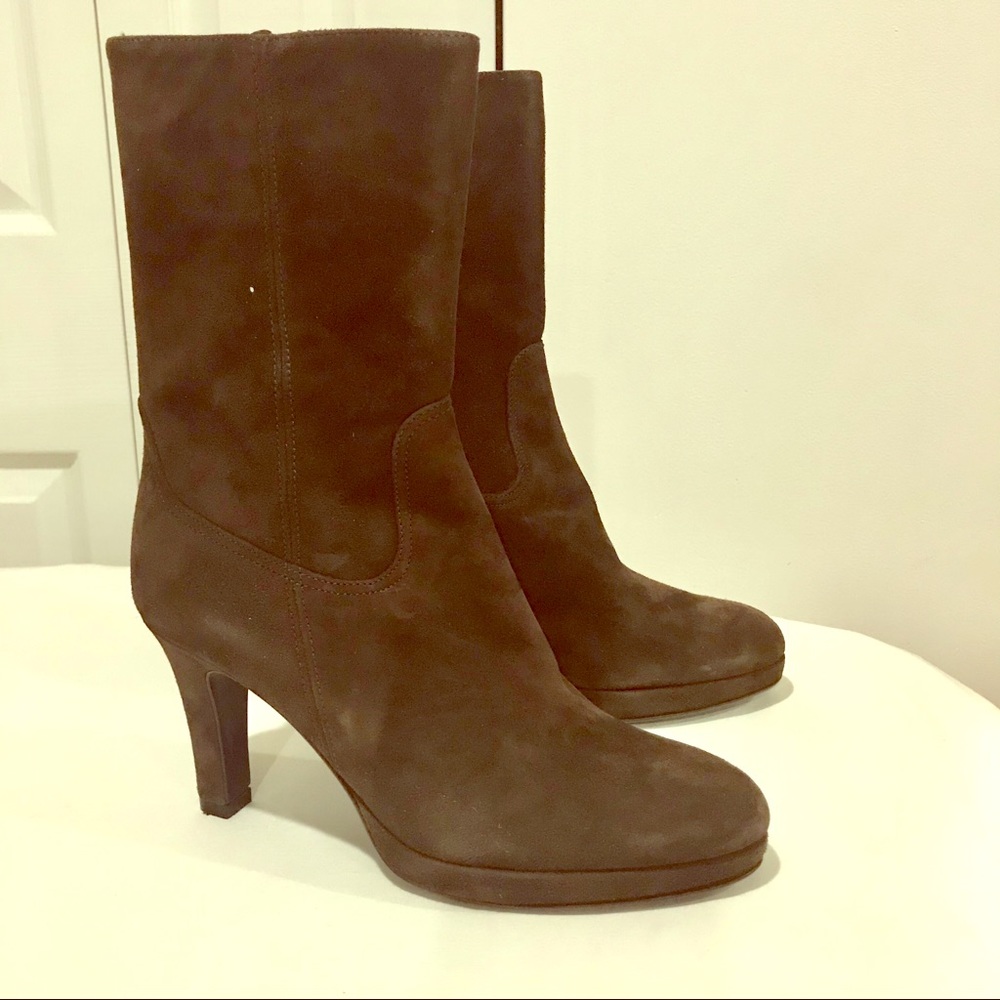 Vintage Priori brown suede pair of zipper boots. EUC. Size 7.